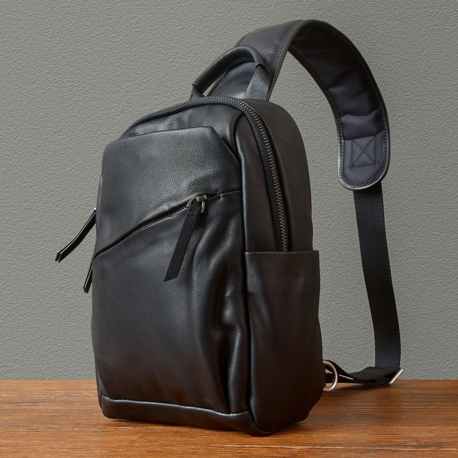 

outdoor daily sport luxury genuine leather men's chest bag casual party designer handmade soft real cow leather crossbody bag