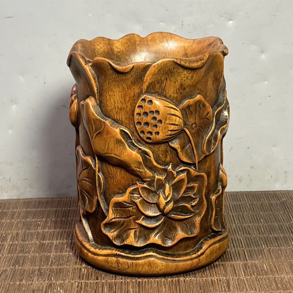 Hand Carved Wood Lotus leaf flower pen holder Statue Figurine Desktop Ornaments Home Decoration Crafts Tea Pet Decor