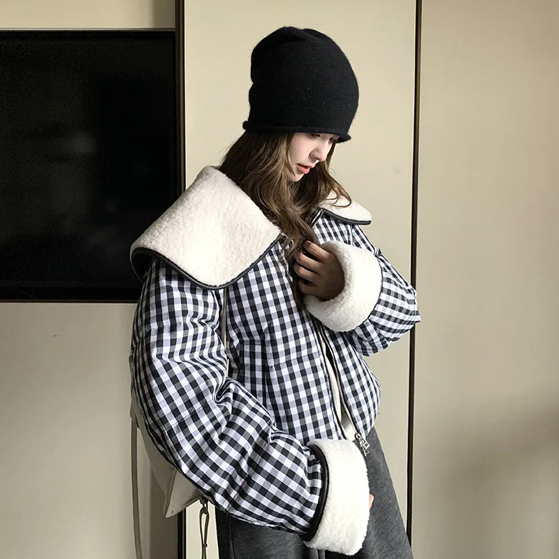 

Lamb wool big lapel collar plaid down jacket women in winter 2025 loose and thick warm white duck down short style coat