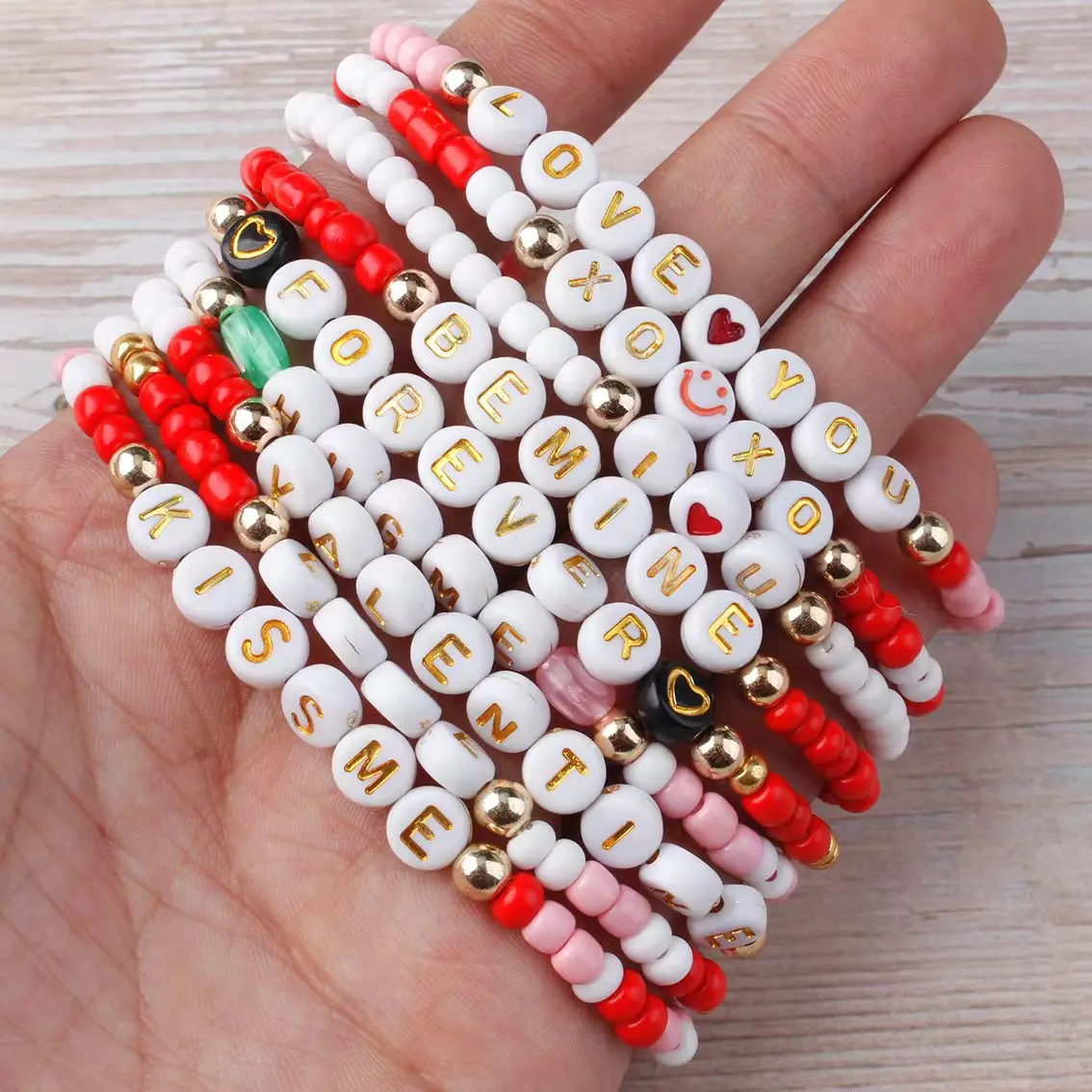 

Beaded Valentine's Day Bracelets Girls Handmade Acrylic Beads Words Letters Stretchy Bracelet Love Heart Jewelry Gifts