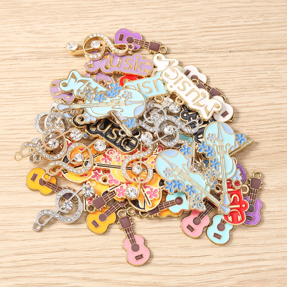 10 Stück niedliche, gemischte Emaille-Musikbuchstaben-Gitarren-Anhänger für die Schmuckherstellung, Halsketten, Ohrringe, Armbänder, DIY-Bastelzubehör – Detail 4