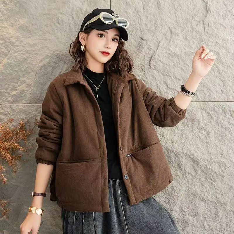 2025 جديد تنوعا رقيقة سترة قطن لخريف/شتاء المرأة فضفاضة عادية بلون القطن معطف دافئ الإناث قصيرة أبلى
