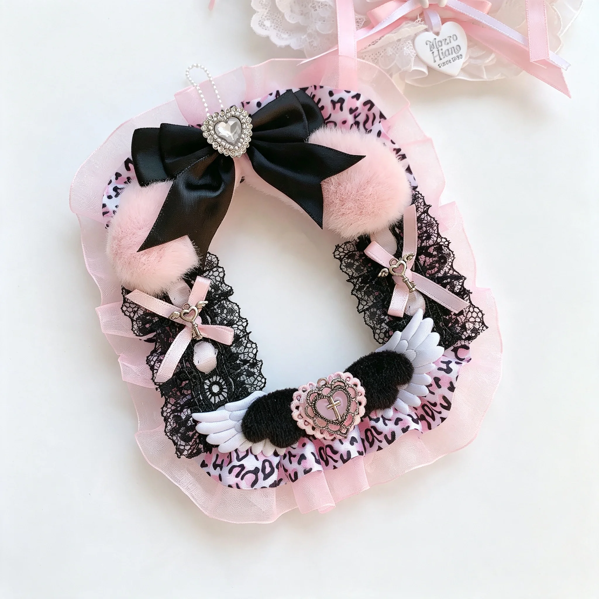 Handmade 3in photo display frame with lanyard, leopard print fabric, lace ruffle trim, satin bow, fluffy decor, wing ornament, scratch-resistant PVC, for collectible card & photo home desktop hanging decor