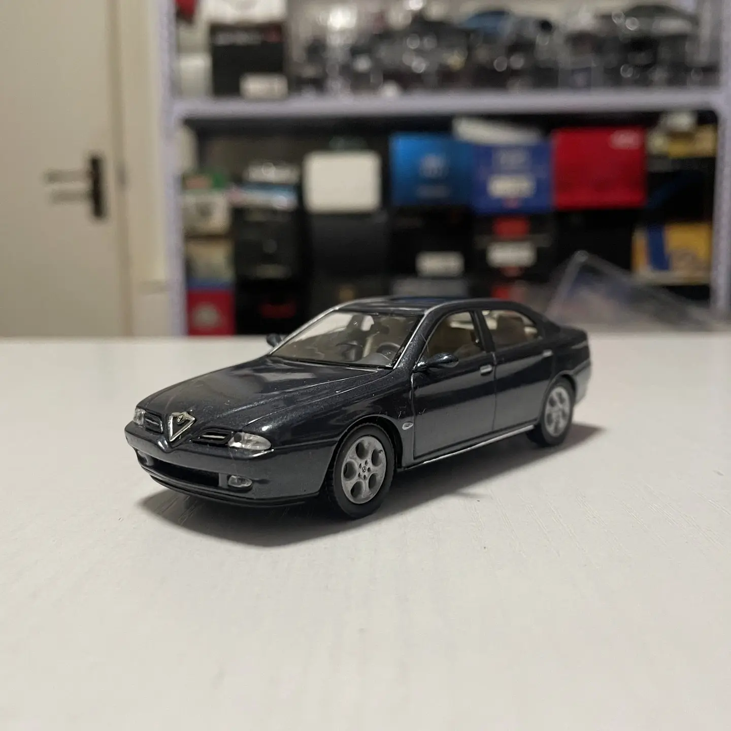 solido-modele-de-voiture-miniature-en-alliage-moule-sous-pression-a-l'echelle-1-43-alfa-romeo-166-1998-collection-classique-souvenir-cadeau-pour-adulte-presentation-statique
