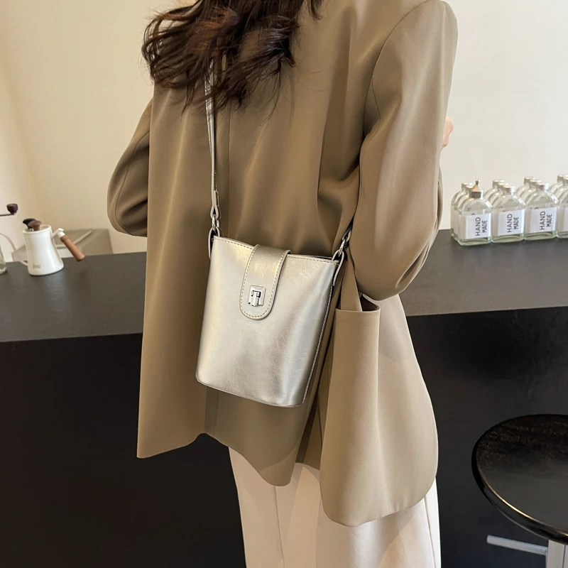 

Fashion Women's Luxury Leather Crossbody Bag Elegant Designer Shoulder Tote Bag For Modern Everyday Outfits