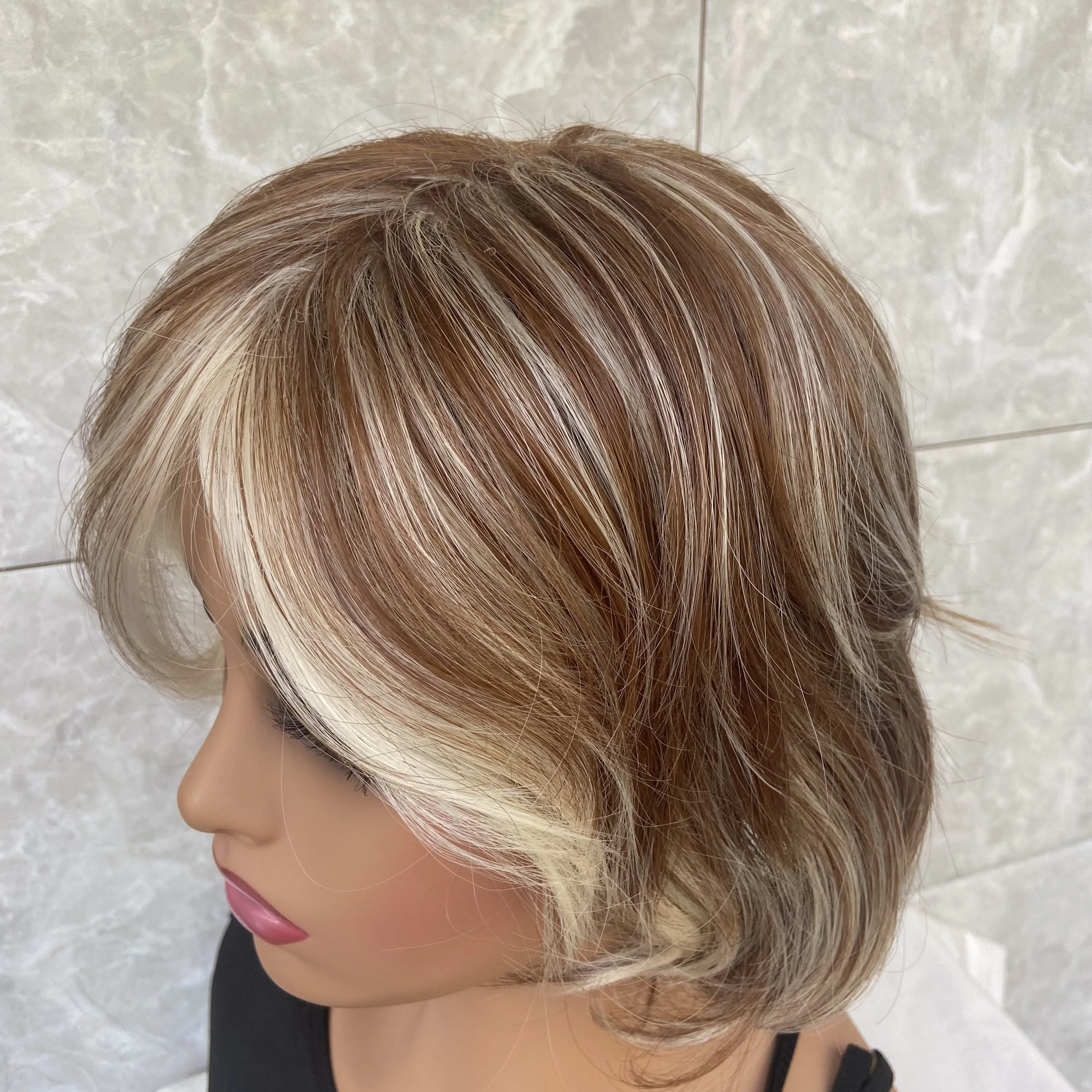 Fashion Short Straight Highlight Blonde Mix Brown Human Hair Blend Heat Ok Synthetic Hair Wigs Women Natural Daily Use