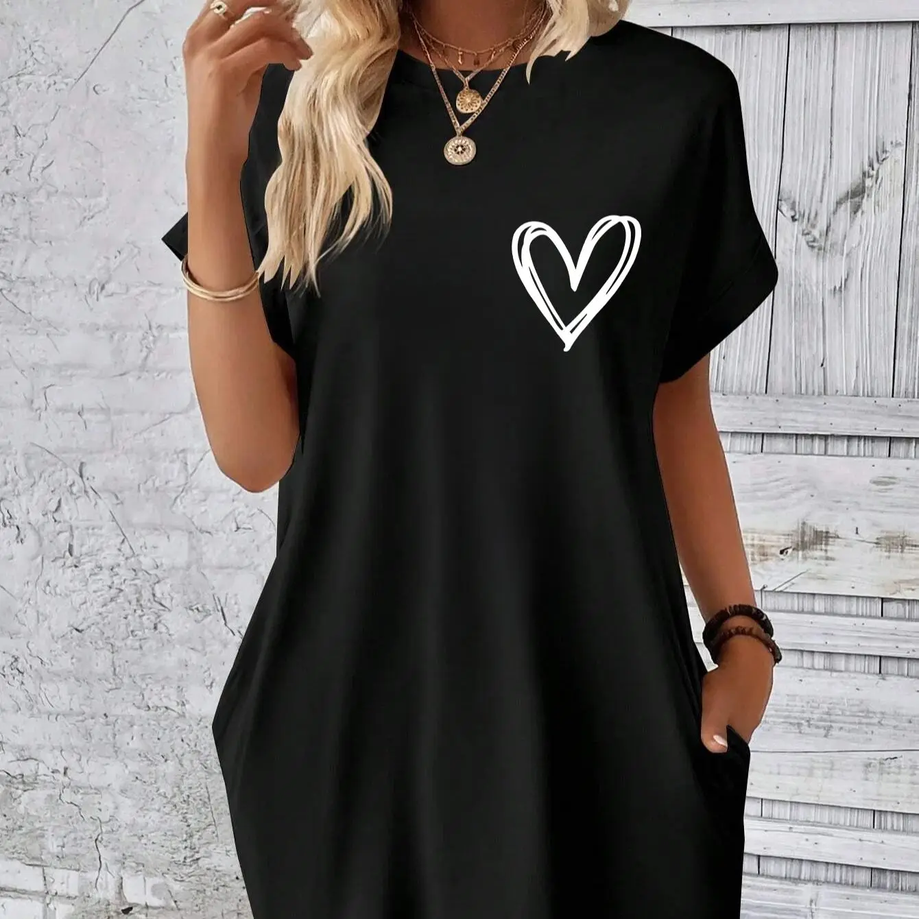 Women's heart-shaped printed pocket dress, casual round neck short sleeved dress for spring and summer women's wear