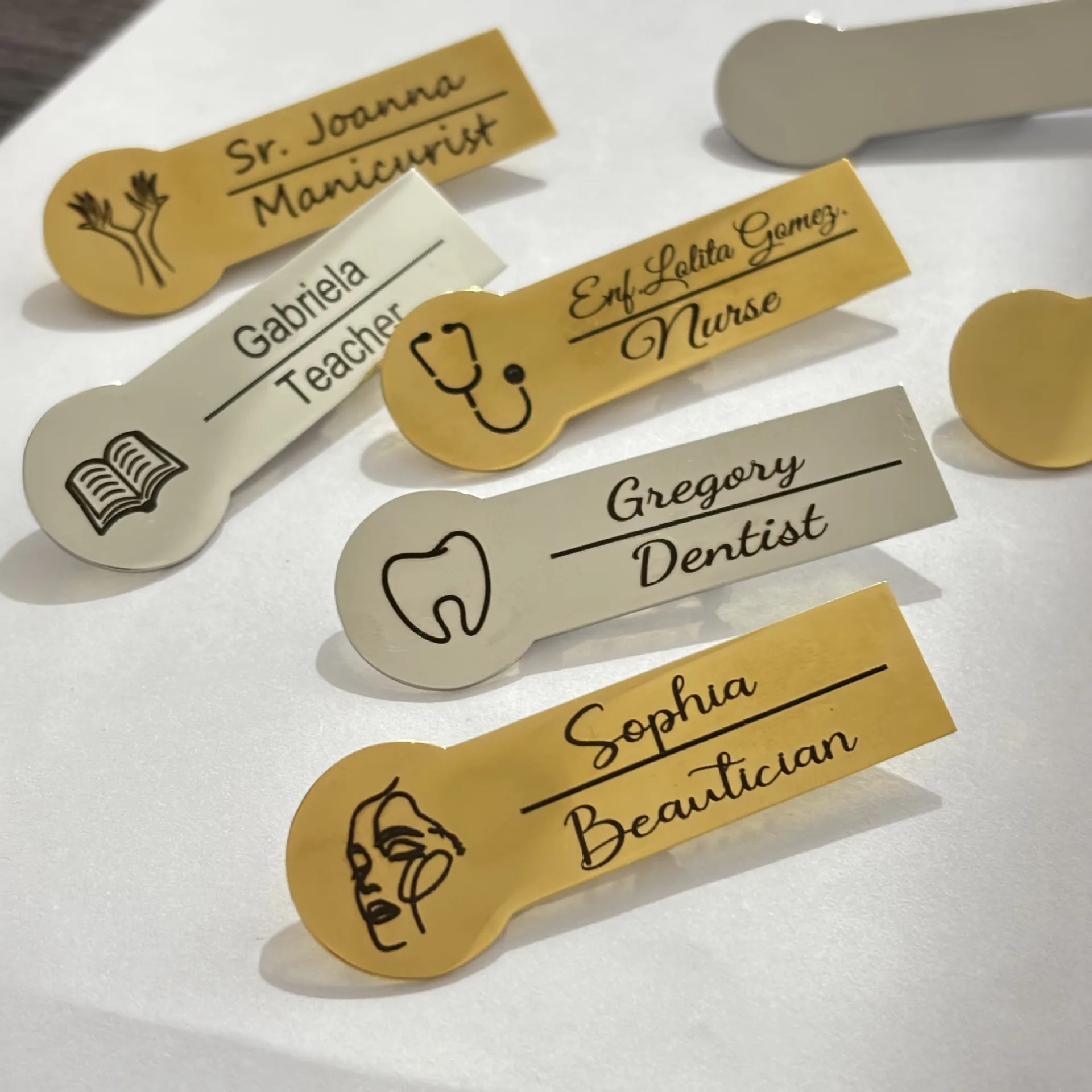 

Personalized Name Badge Custom Logo Engraved Stainless Steel Brooch Pin for Men Women Office Uniform Business Name Tag Jewelry G