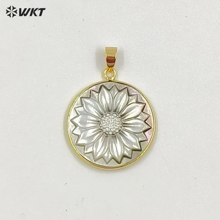 

WT-JP417 Beautiful Three-Dimensional Flower Carving White&Grey Shell Round Pendants Jewelry Crafts Accessory Making