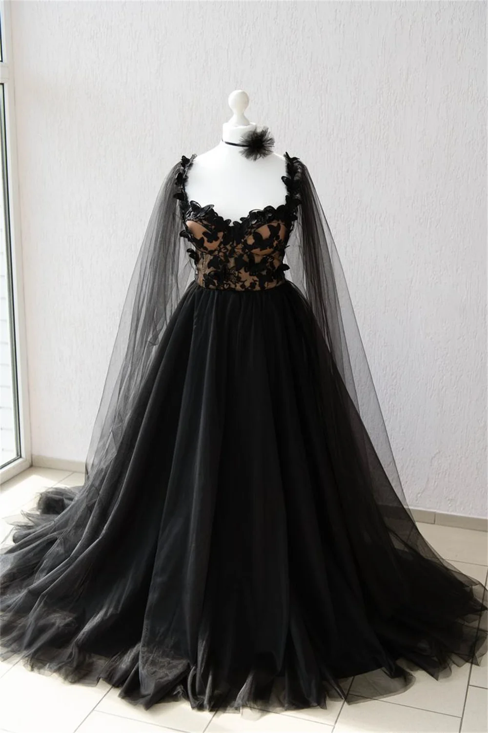 Sansa Black Cape Sleeve Wedding Dress Butterfly Embroid Corset Vestidos De Noche Plus Size Tulle Ball Gown فساتين السهرة