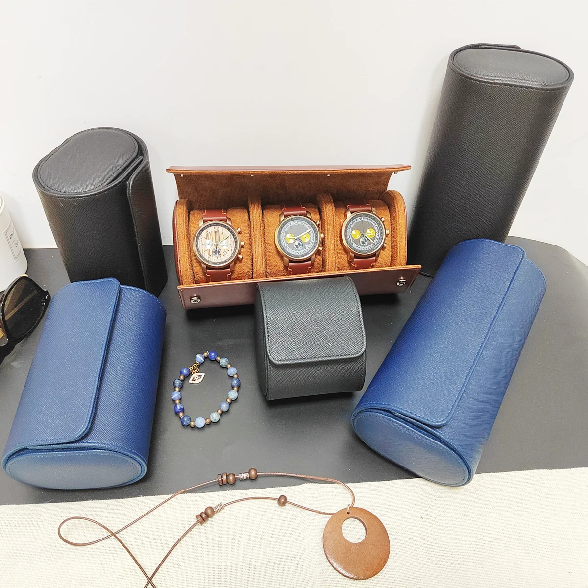 1/2/3 Slots Watch Roll Travel Case Chic Portable Vintage Leather Display Watch Storage Box with Slid in Out Watch Organizers Gif