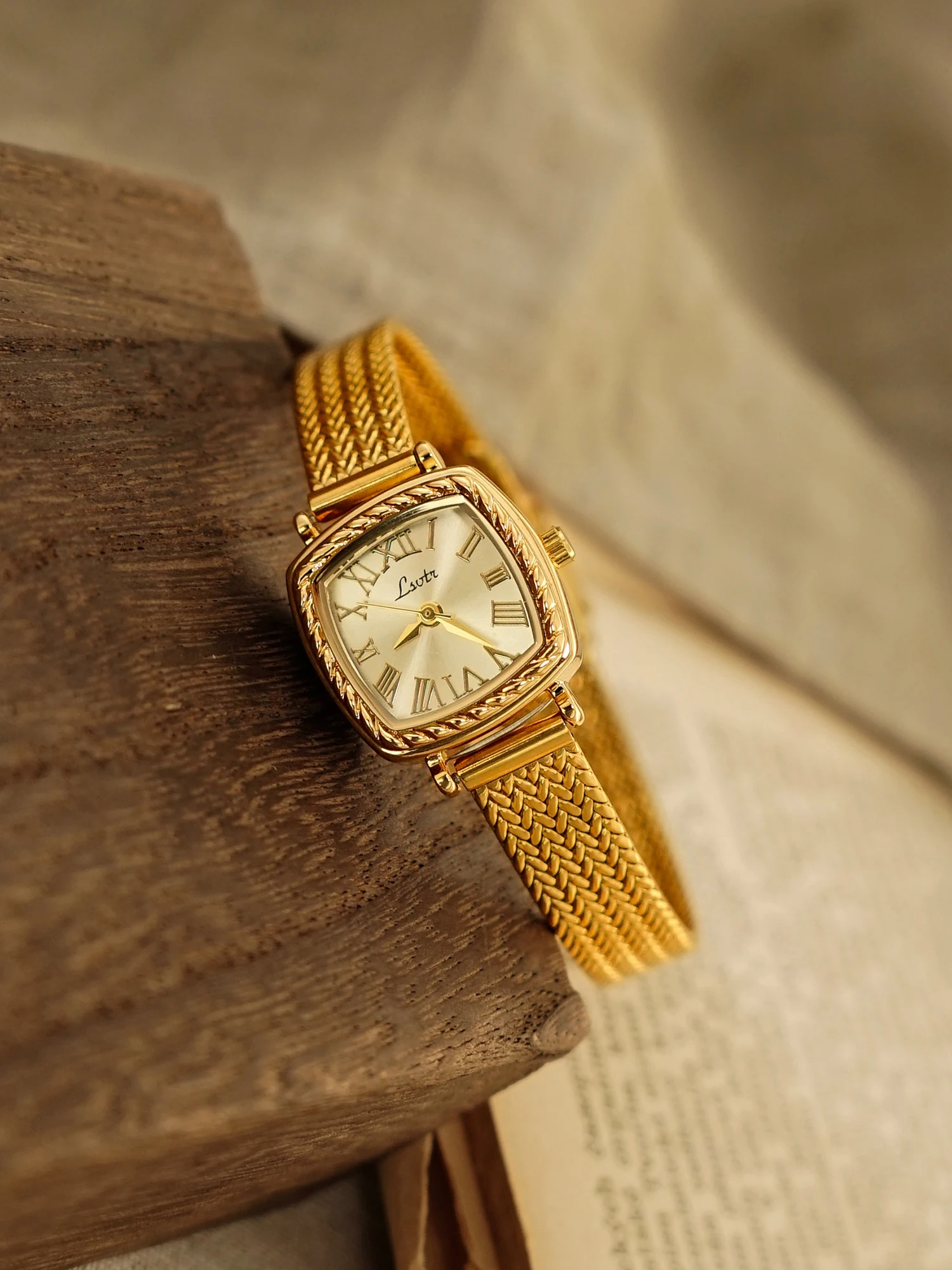 1pc French Vintage Style Gold Dial Quartz Copper Watchband Women's Wristwatch, Elegant, Fashionable, Exquisite And Compact, Idea