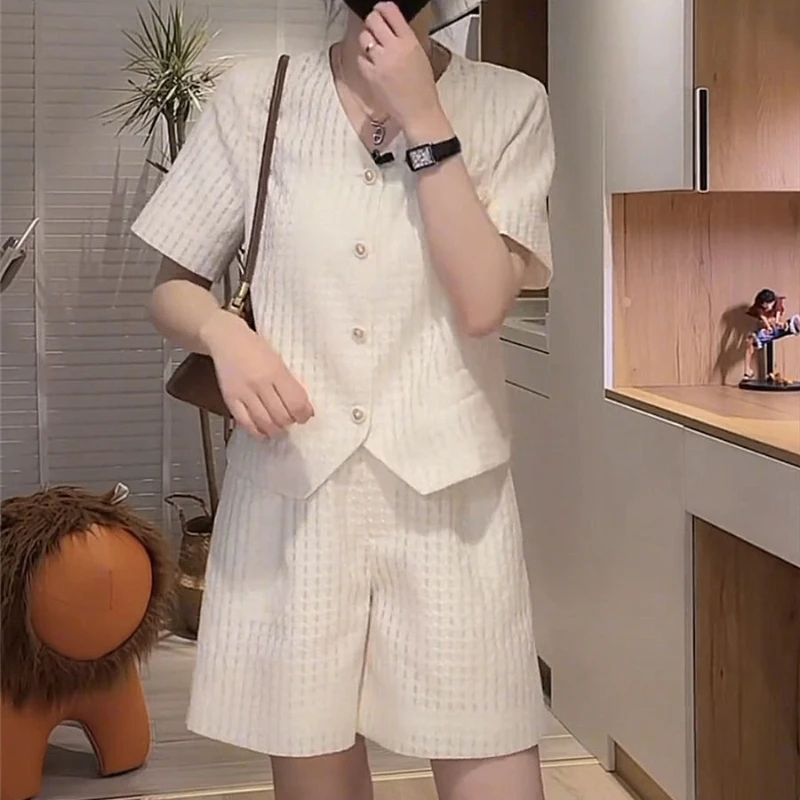 

Temperament Windmill Style V-neck Short-sleeved Suit Professional Suit for Women's Summer Thin Small Shorts Two-piece Set