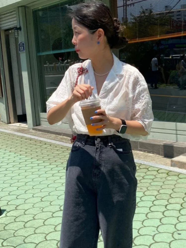 Elegant Embroidered Shirt Women's Summer Loose Fit Suit Collar Versatile Freshening up Top for Various Occasions