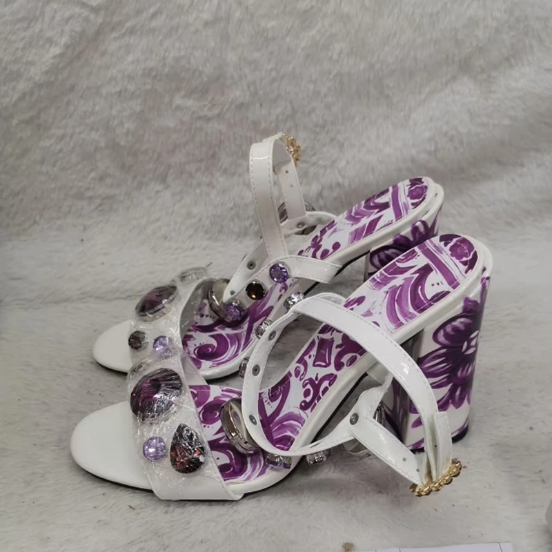 بوهيميا نمط حجر الراين جوهرة حذاء بكعب سميك الصنادل الأرجواني الجلود الكاحل حزام 10 سنتيمتر كريستال فستان صيفي الإناث الأحذية