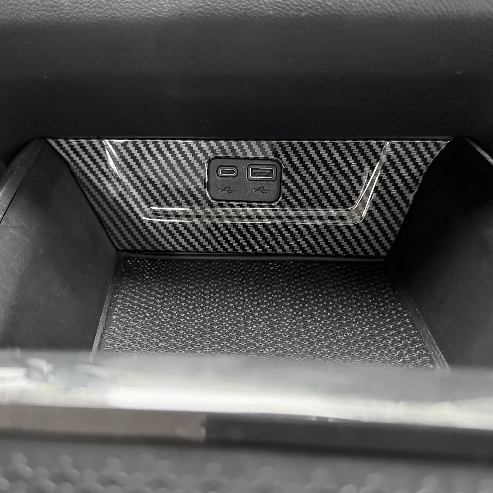 

For New Chevrolet Equinox 2025 2026 Carbon Fiber Pattern Car USB Port Frame Cover Trim Automotive Interior Accessories LHD