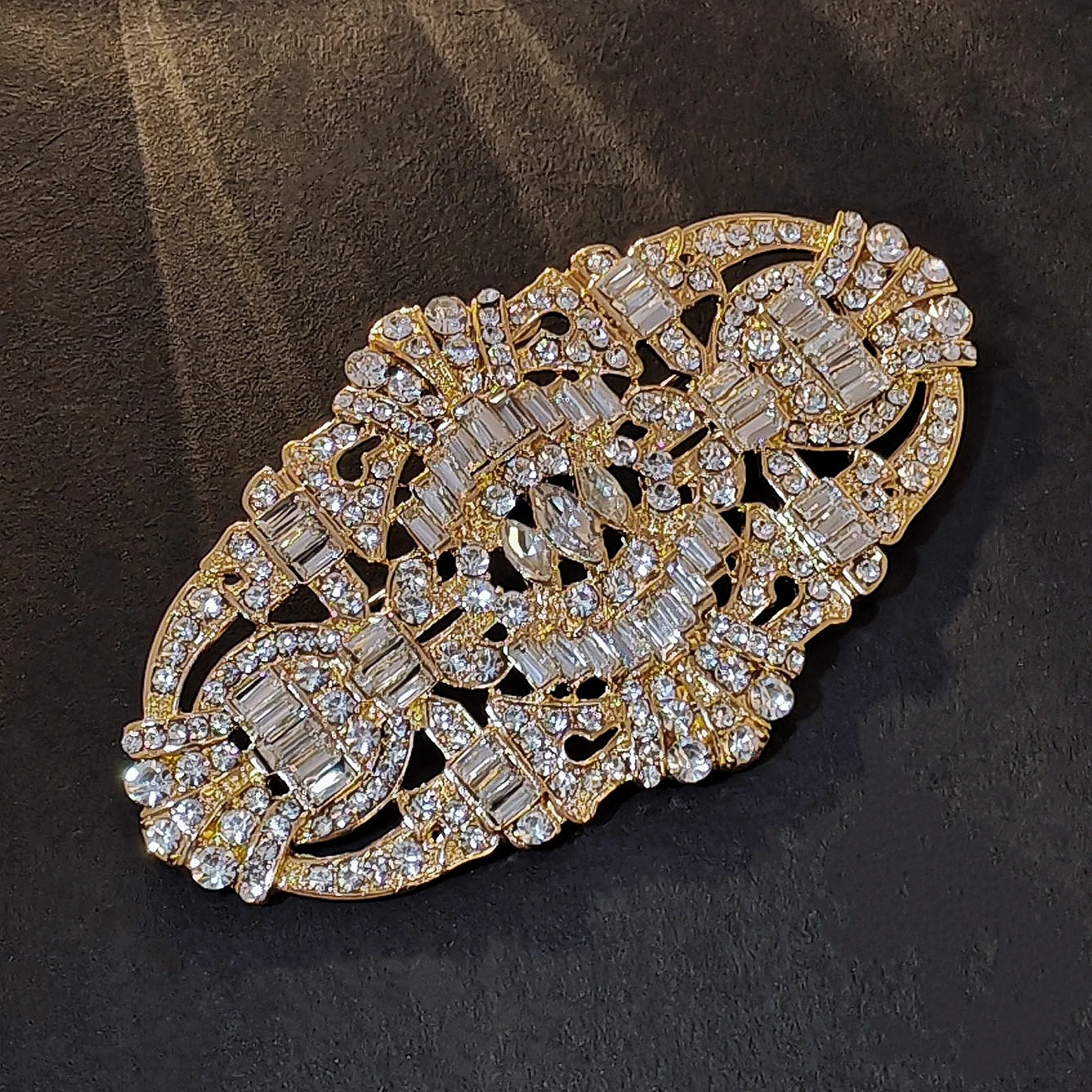 Victorian Antique Stylish Gold-tone Art nouveau Oval Rhinestone Brooch Pin Costume Jewelry