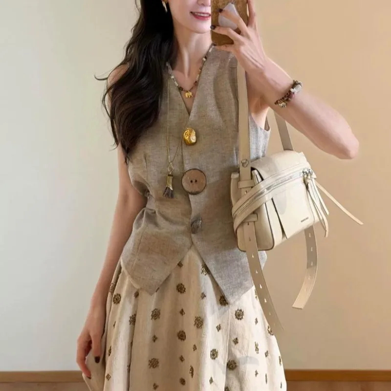 New Linen Vest Skirt Set for Women's Spring Summer Outfits Is Extremely Beautiful Features A Casual Design. It's A Two-piece Set