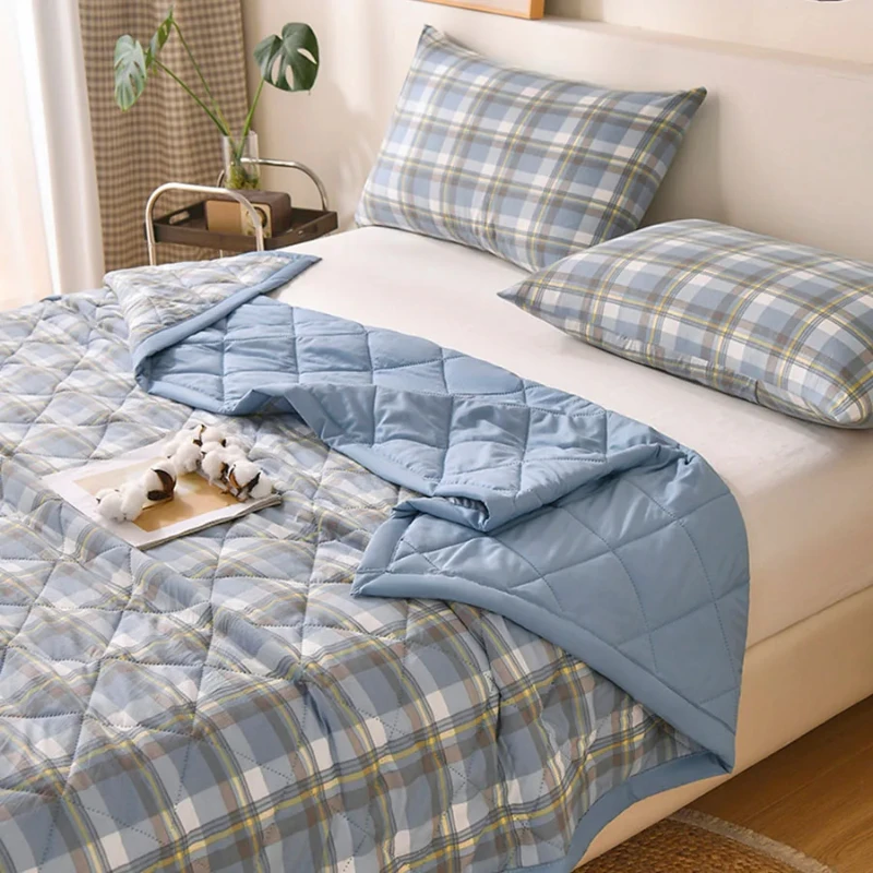 Summer Cooling Quilt Lightweight Air Conditioning Comforter Soft Thin Blanket Machine Washable Breathable Bedding for Home