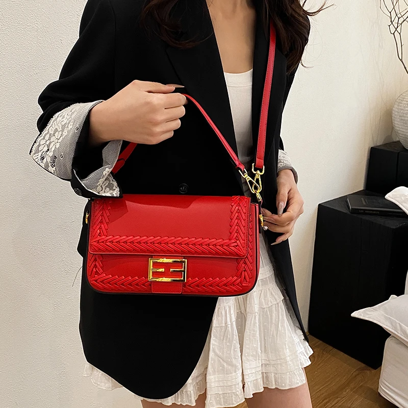 

Unique High-End Simple Leather Tote Bag With Fashionable Letter Logo Best For Women's Everyday Shopper