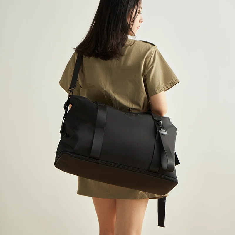 sac-de-voyage-extensible-de-grande-capacite-et-tendance-avec-plusieurs-poches-en-tissu-rpt-de-la-serie-art-elegante-de-botta-design