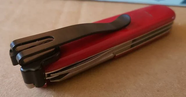 CNC 6-Farben Edelstahl-Material mit Schraubmesser, Taschenclip und Rückenklemme für 91MM Victorinox Schweizer Taschenmesser Ersatzteil – Detail 2