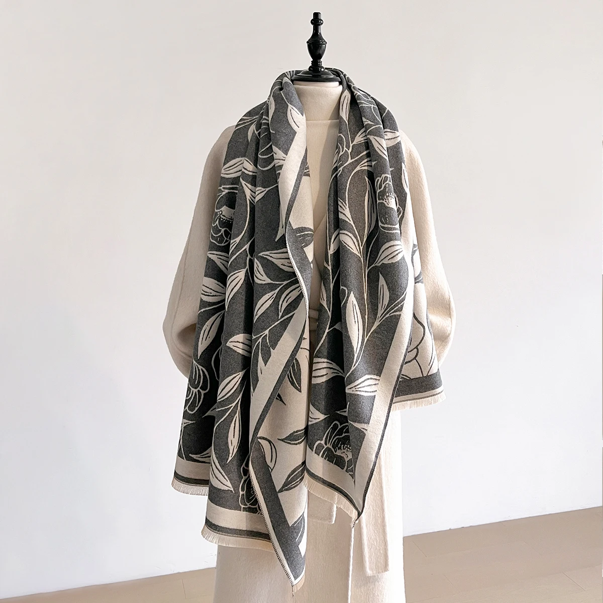 

Elegant Women's Floral Jacquard Pashmina Shawl - Winter Thick Warm Double-Sided Tassel Design Coldproof Windproof Blanket Scarf