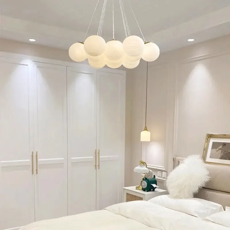 Imagem -02 - Lustre de Vidro para Casa Estilo Francês Lâmpada do Teto Moderno Droplight Minimalista Lanterna Feijão Mágico Ins Estilo Pingente Luz