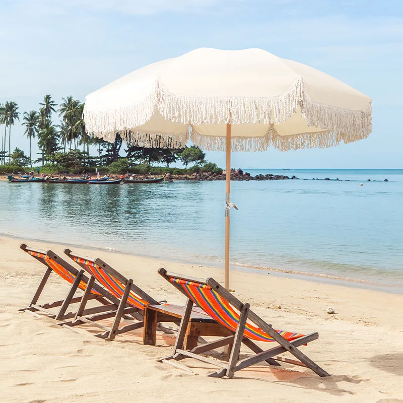 Boho ร่มชายหาดทำจากไม้มีขอบ UPF 50 + สำหรับลานบ้านมีพู่ร่มพับได้สำหรับวันหยุดสวนสนามหญ้าสระว่ายน้ำโต๊ะสนาม