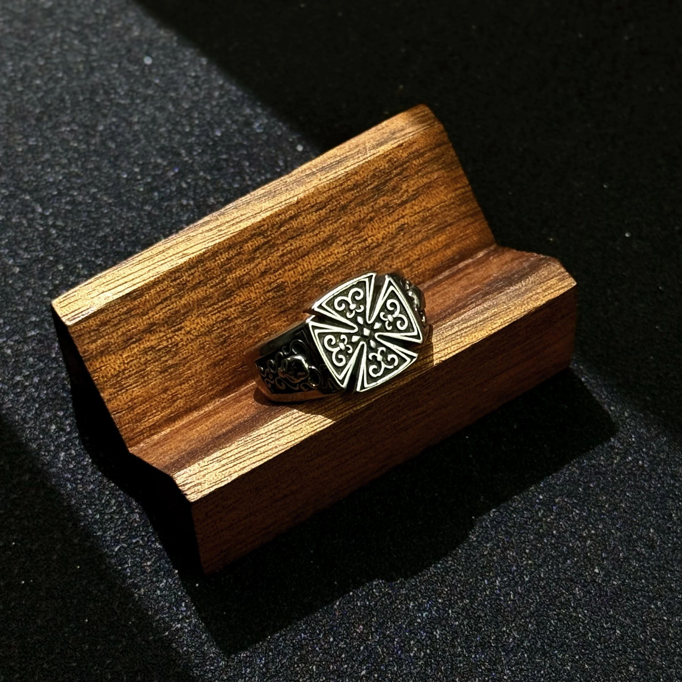 레트로 크루아 드 굴레 로즈 패턴 조절 가능한 오픈 링 - Chrome Hearts Ring 리뷰 및 가격