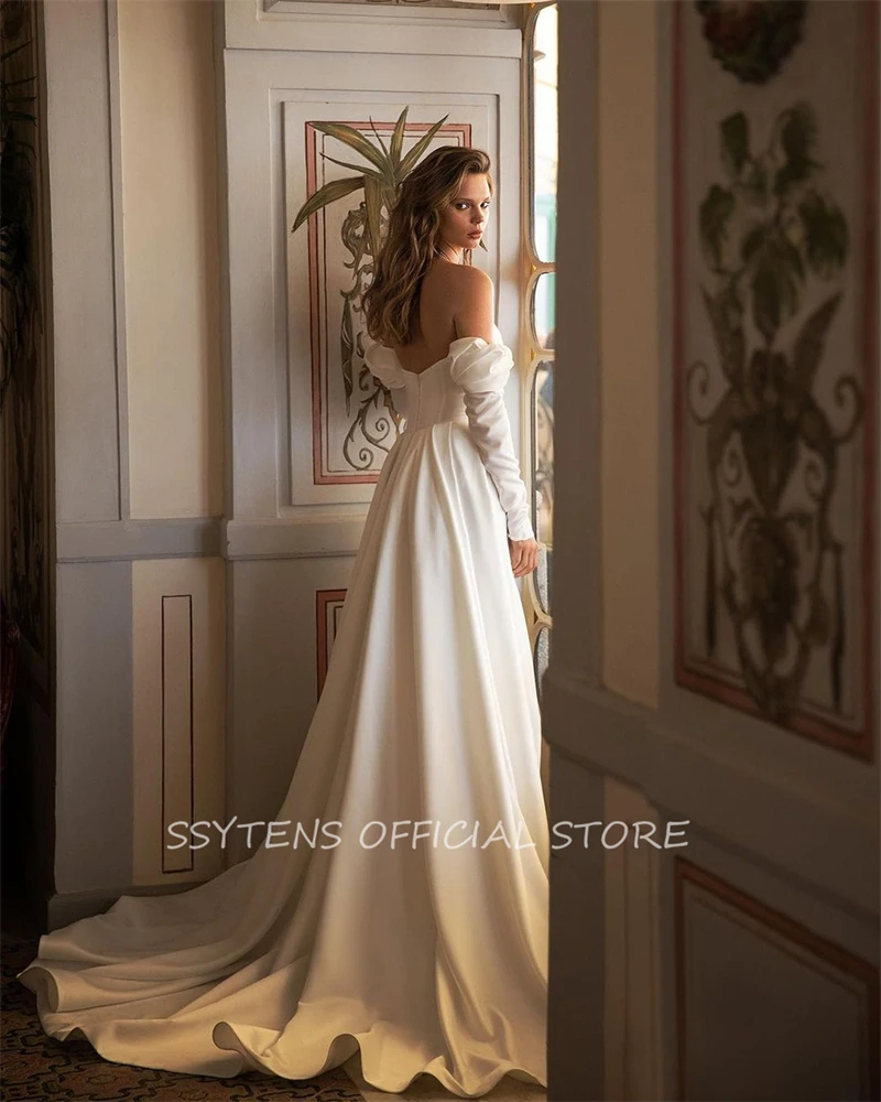 Robes de mariée en satin blanc personnalisées, longueur au sol, fente latérale haute, manches longues détachables, robes de mariée plissées, robe de mariée 2024