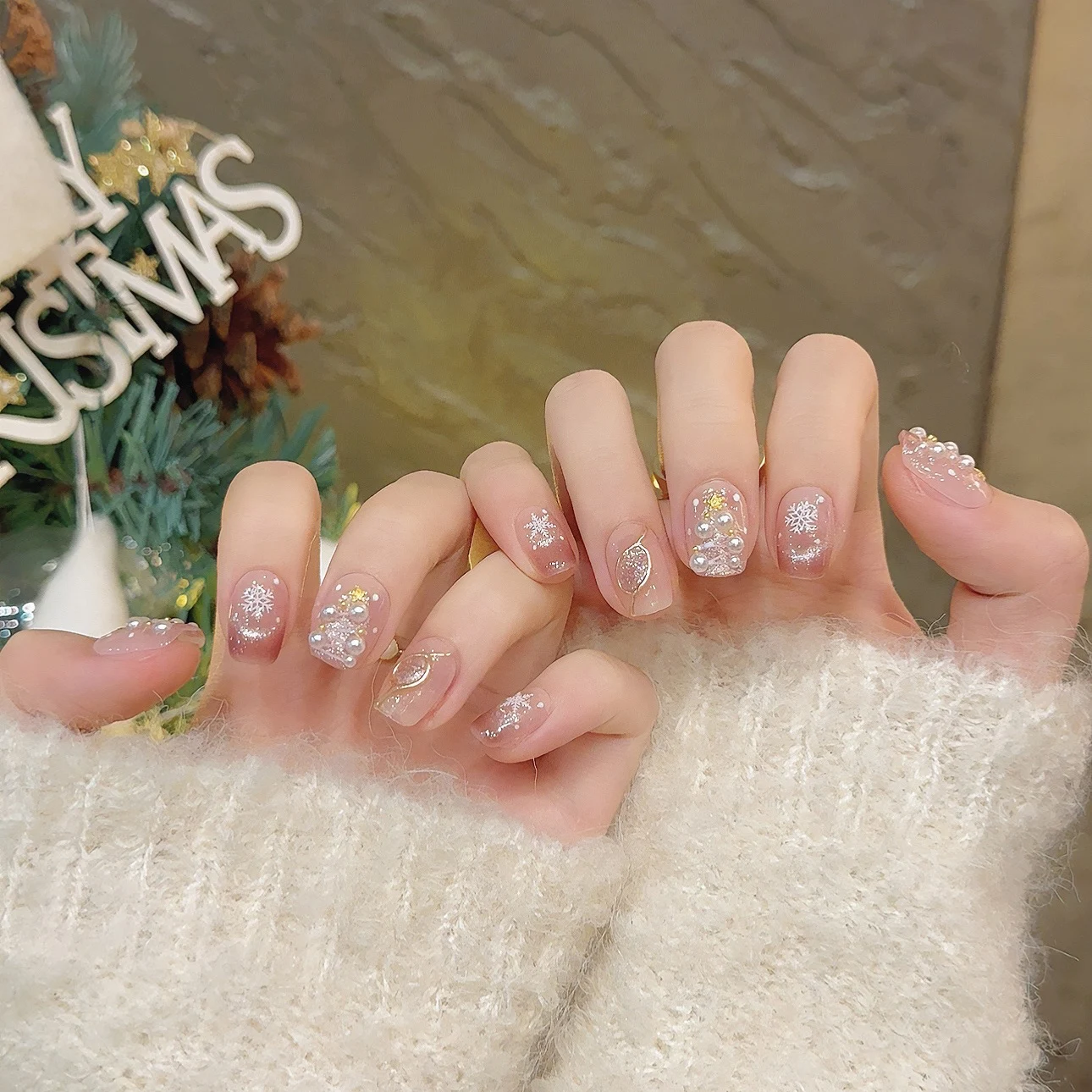 10Pcs Snowflakes False Nails for Women Cat Eye Fake Nails Removable Press On Nails with Pearl Decoration Girls Christmas Gifts