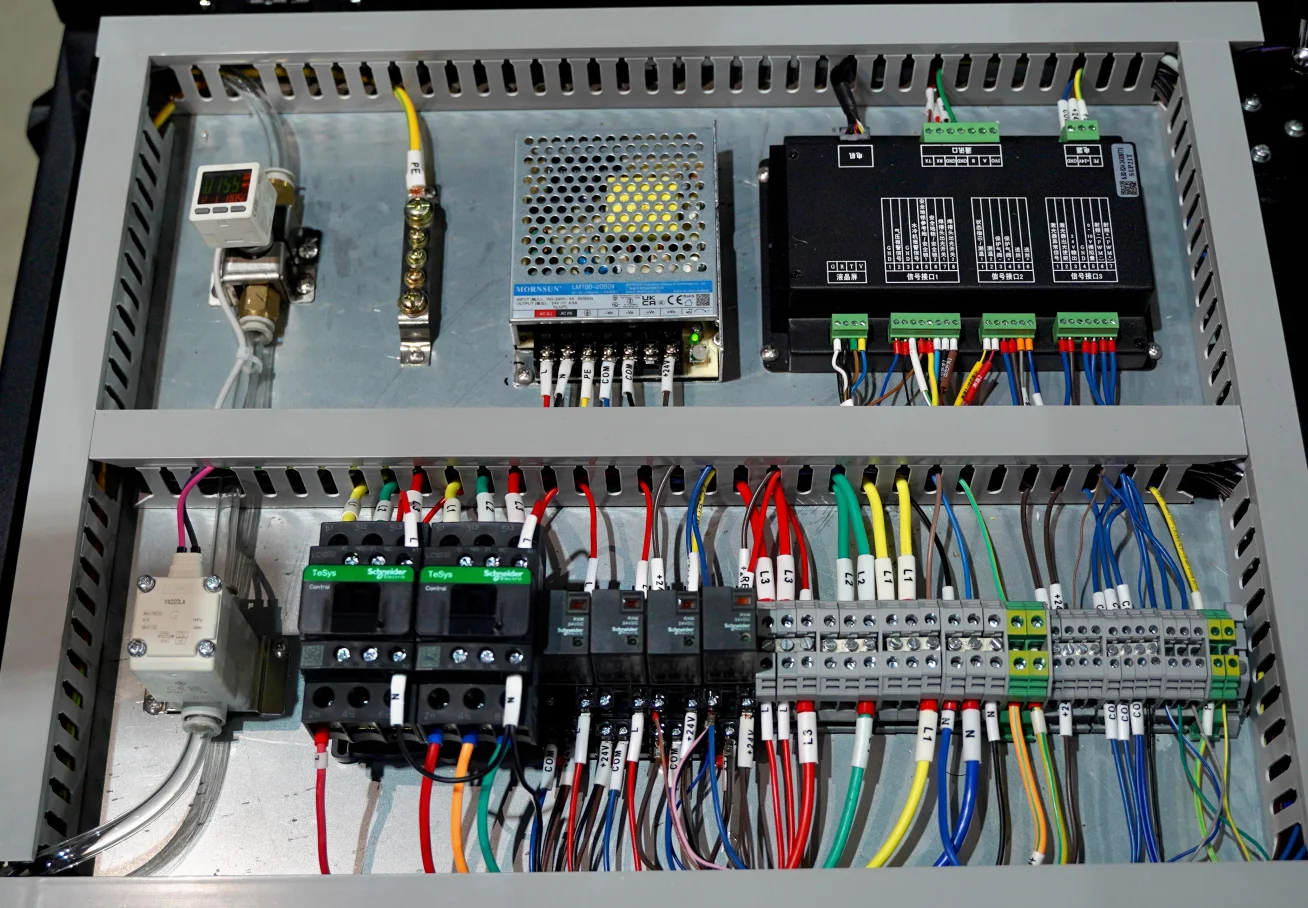 MAXWAVE 1000W Superior Quality Handheld Laser Welding Machine