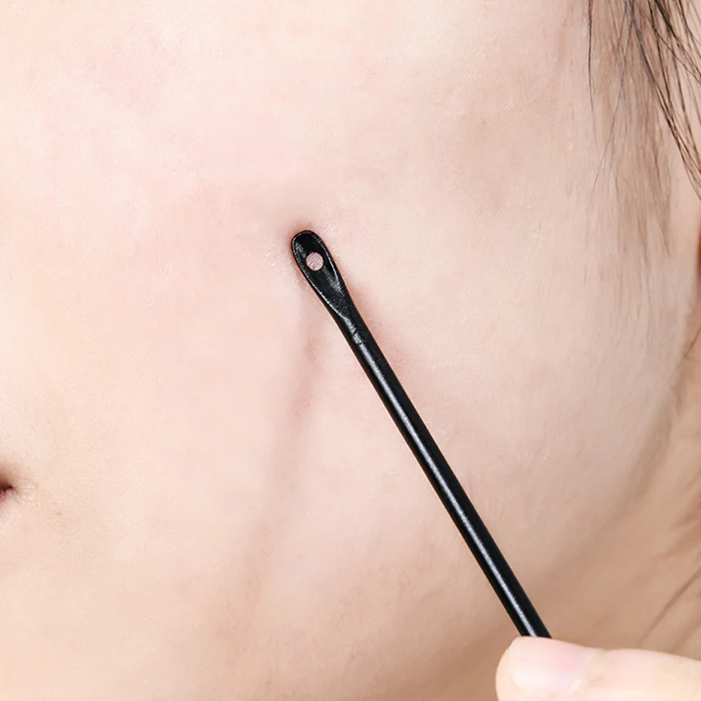 100 قطعة من أعواد الأذن القطنية ذات نهاية مزدوجة من شمع الأذن أداة تنظيف ناعمة وآمنة للأذنين الحساسة مدمجة ومريحة للحمل