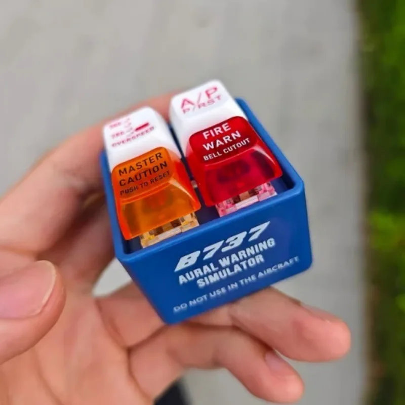 Hot Seller Keyboard Alarm Voice Toy Light Sound Effect Decompression Toy Keychain Boeing 737 Airbus Egpws Warning Sound Keychain