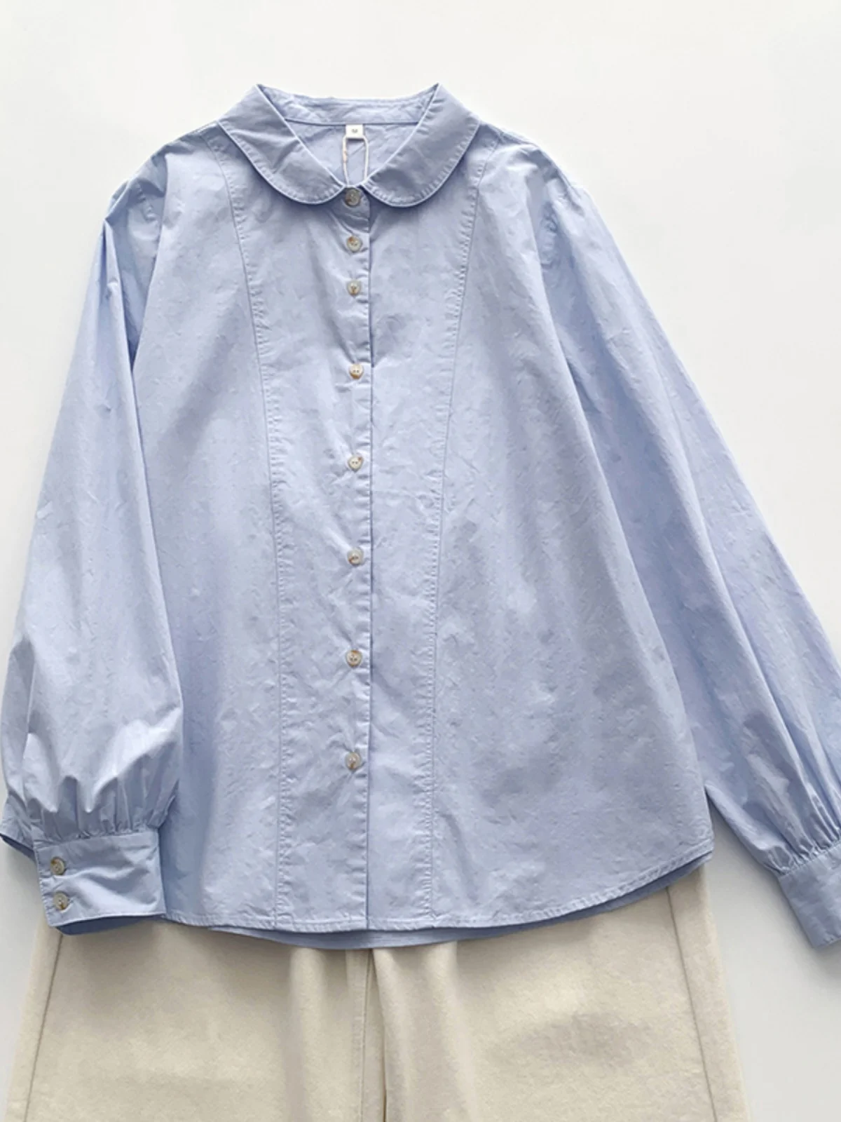 

Светло-голубая женская рубашка весна-осень 2025: новая японская художественная модель для многослойных образов, модная верхняя одежда из смесового хлопка