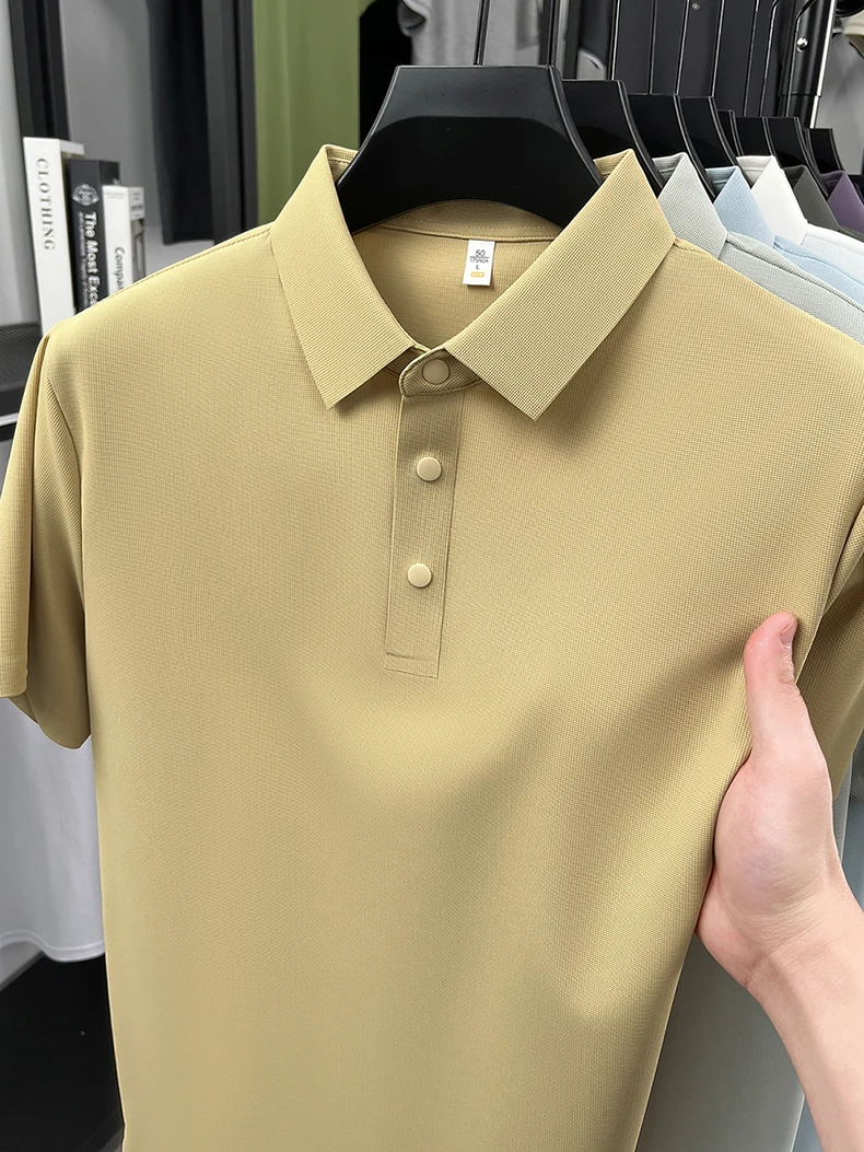 Hochwertiges Eisseide-Kurzarm-Poloshirt für Herren, klassisches einfarbiges, atmungsaktives Business-Casual-T-Shirt, neues Luxus-Oberteil für den Sommer. – Detail 19