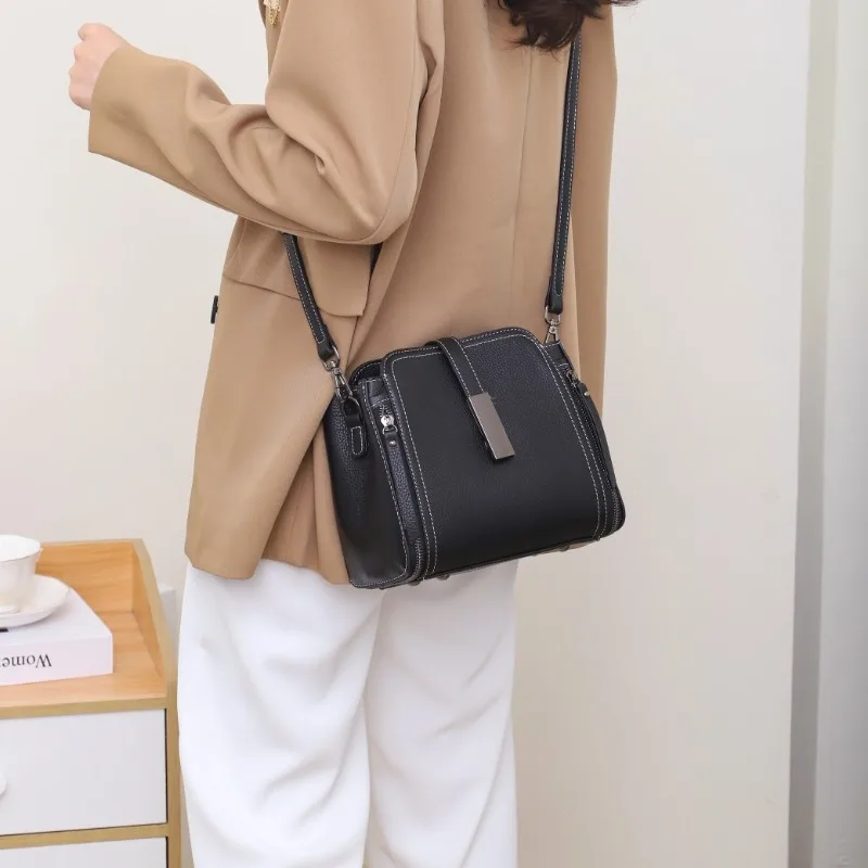 Top Layer in pelle di mucca 2024 nuova borsa da donna Versatile di moda borsa a tracolla di alta qualità Lady pendolarismo borsa a secchiello a tracolla