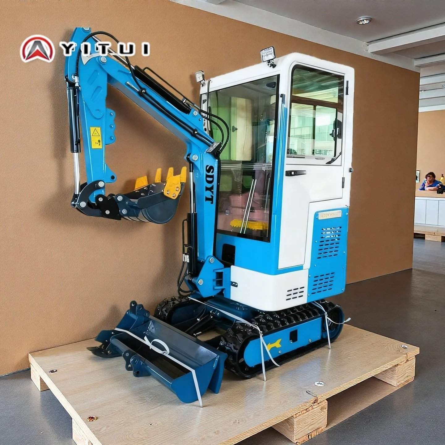 حفارة صغيرة مدمجة مخصصة 1.5 طن - محرك كوبوتا قابل للتخصيص حفار صغير للاستخدام في المنزل/الحديقة ذات المساحة الضيقة