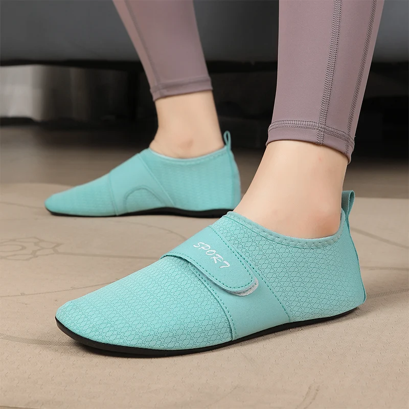 Men Women Quick-drying Aqua Shoes Water Shoes Playa Yoga Socks Slip-on Non-Slip Summer Seaside Slippers Outdoor Beach Sandals