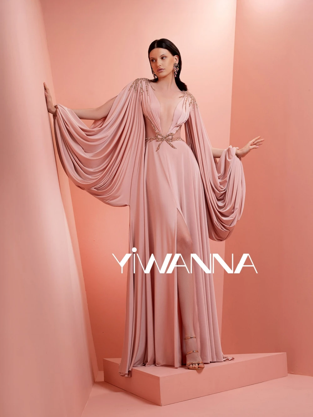 

Pink Beaded A-line Long Evening Dress With Slit Sexy Deep V-neck Wedding Party Gown New Customized Long Sleeved Prom Dresses