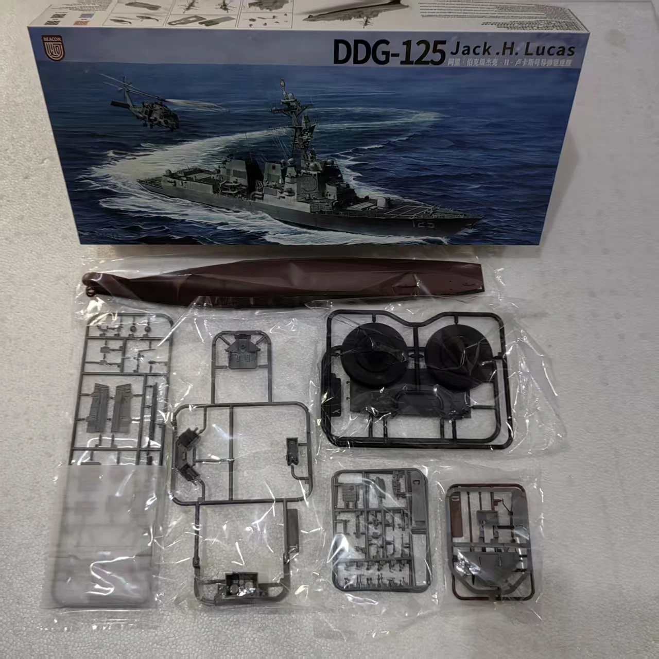 

BEACON HOBBY Destroyer Assembly Model Kit S3001 1/350 DDG-125 Jack.H.Lucas
