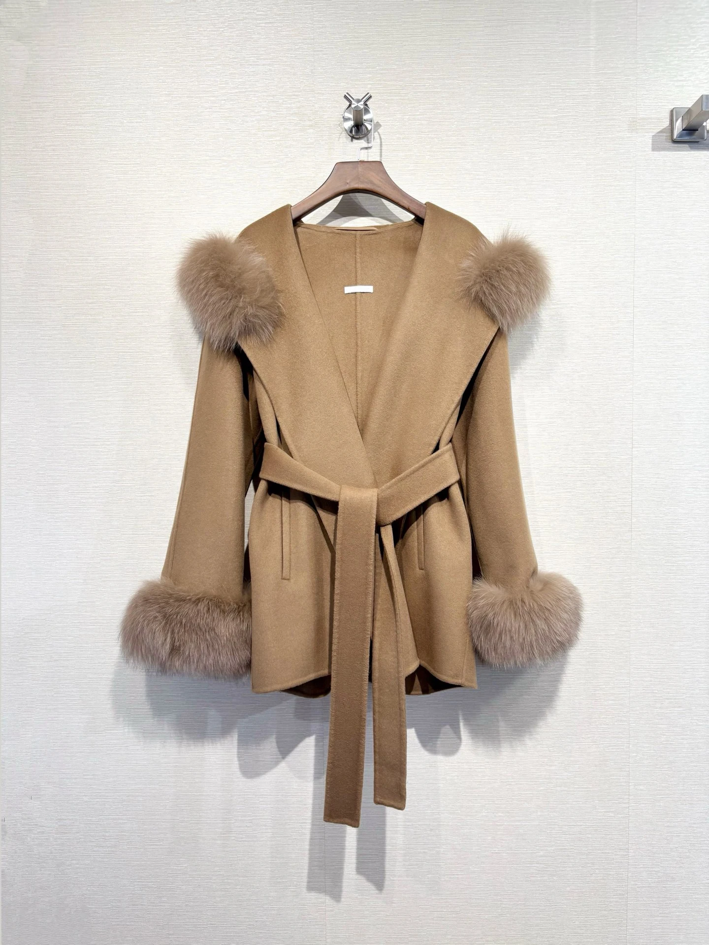 New Women's Camel Short Wrap-Style Cashmere Coat – Soft, Supple, and Delicate to the TouchNO.39