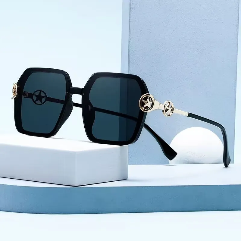 

New Fashionable Sunglasses for Slimming, Retro Elegance, Street Photography Decoration, Men's and Women's Square Sunglasses