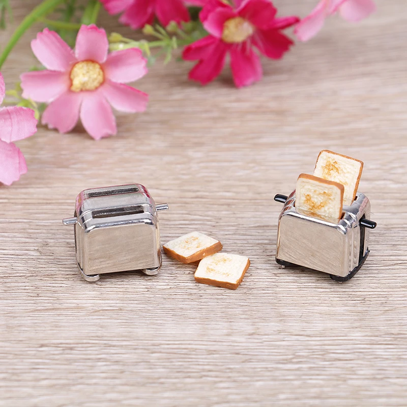 Mini Bread Machine Toaster 1/12 Scale With Toast Miniature Dollhouse Accessories Cute Doll Houses Decoration