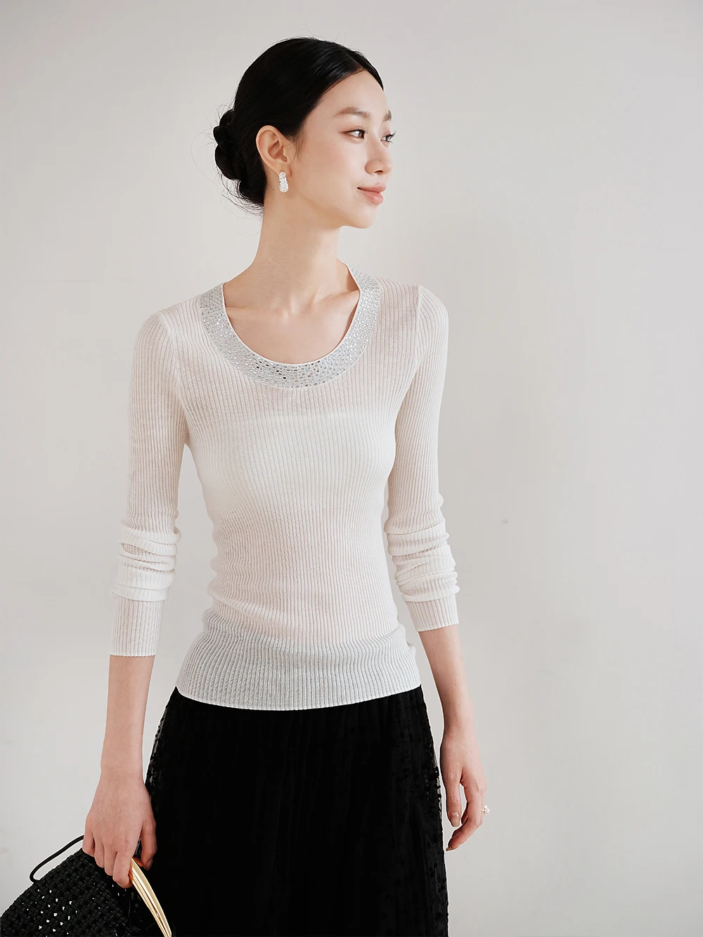 

Цзи Ци Жуй Си: Специальное предложение! Лан Цзин: Тяжелые стразы! Трикотажный топ Slim Fit Micro Translucent с большим круглым вырезом