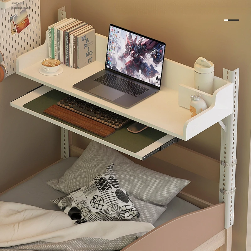 

The upper and lower bunks in the dormitory are computer desks and small desks on the bed.