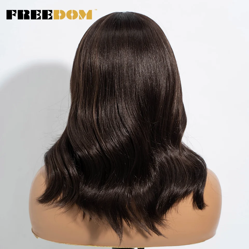 FREEDOM 14 Zoll kurze, gewellte, synthetische Lace-Front-Perücken für Damen, Ombre-Blond-Braun, vorgezupfte T-Part-Lace-Perücken, Perücke für den täglichen Gebrauch – Detail 5