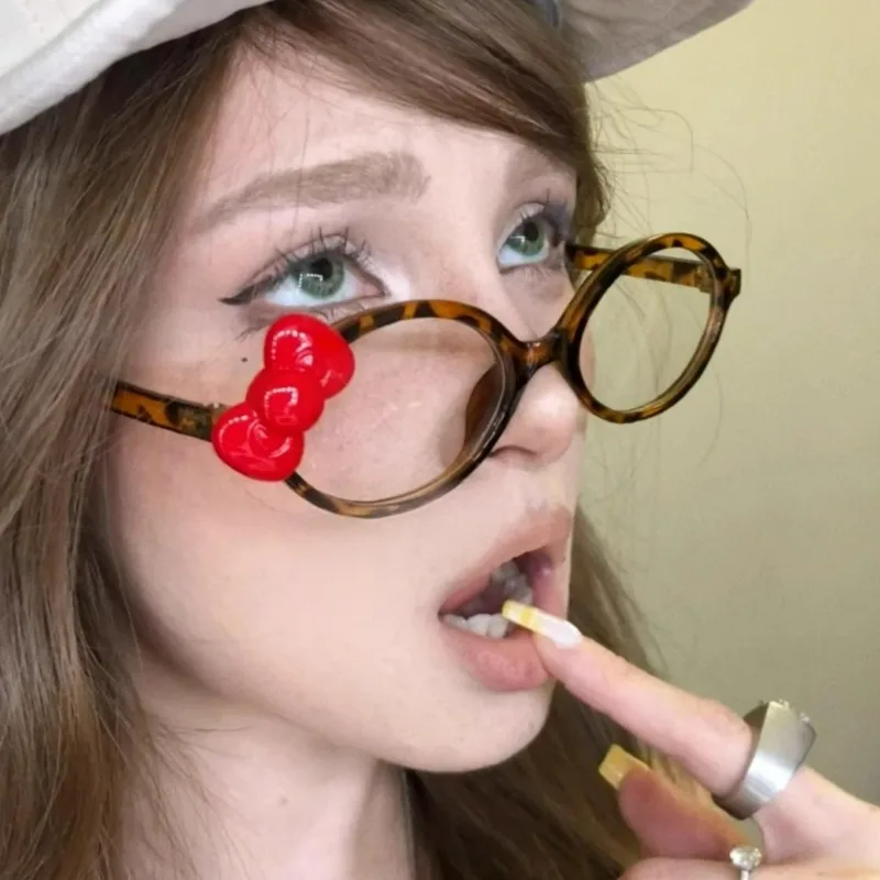 Y2K القوس الأحمر البيضاوي نظارات الأحمر ليوبارد طباعة إطار نظارات زجاجية ديكور الكمبيوتر مكافحة النظارات الزرقاء مع القيادة على شاطئ البحر