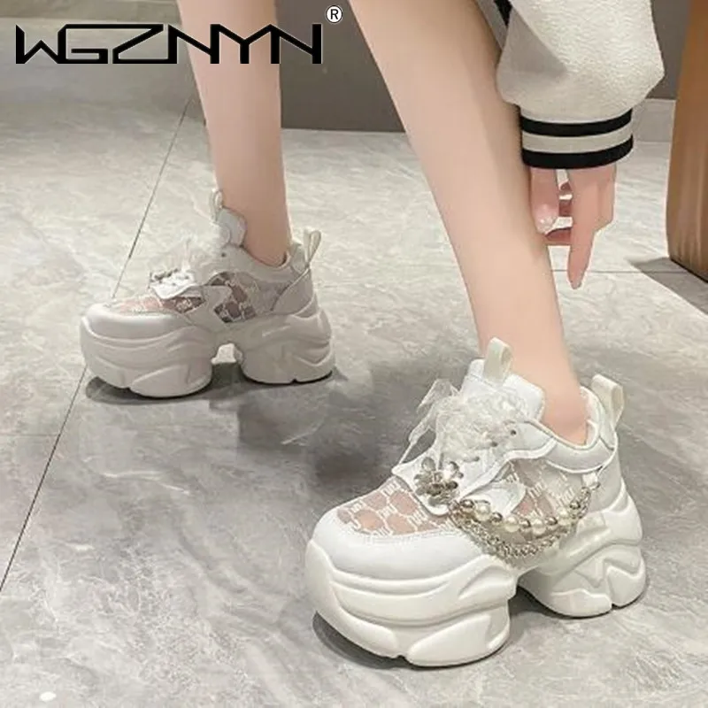 Czarne damskie grube skórzane trampki wysokiej platformy buty sportowe Ulzzang nowe 2024 jesienne grube dno damskie buty na koturnie